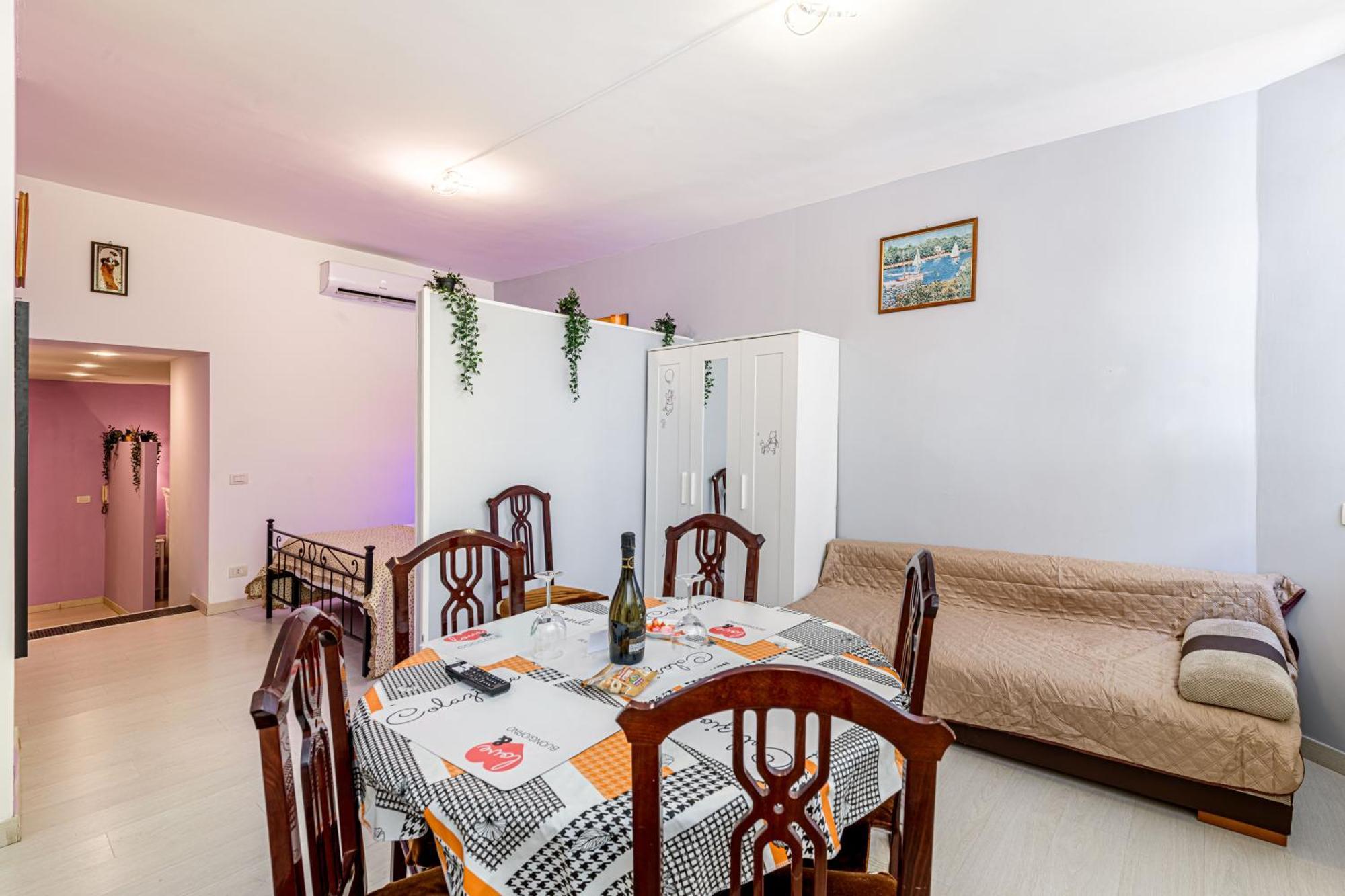 Deluxe Pantheon Apartment
