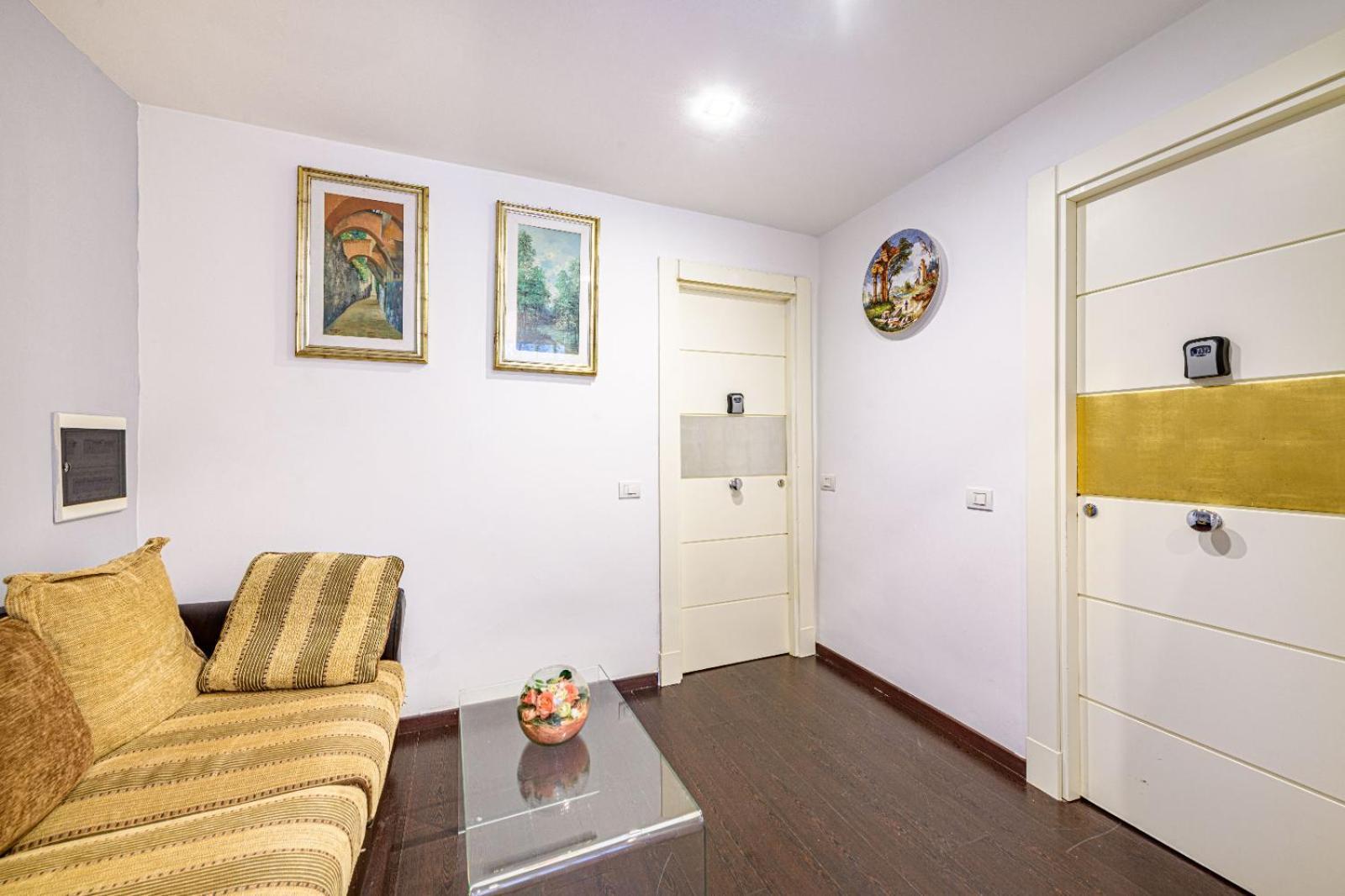 Deluxe Pantheon Apartment
